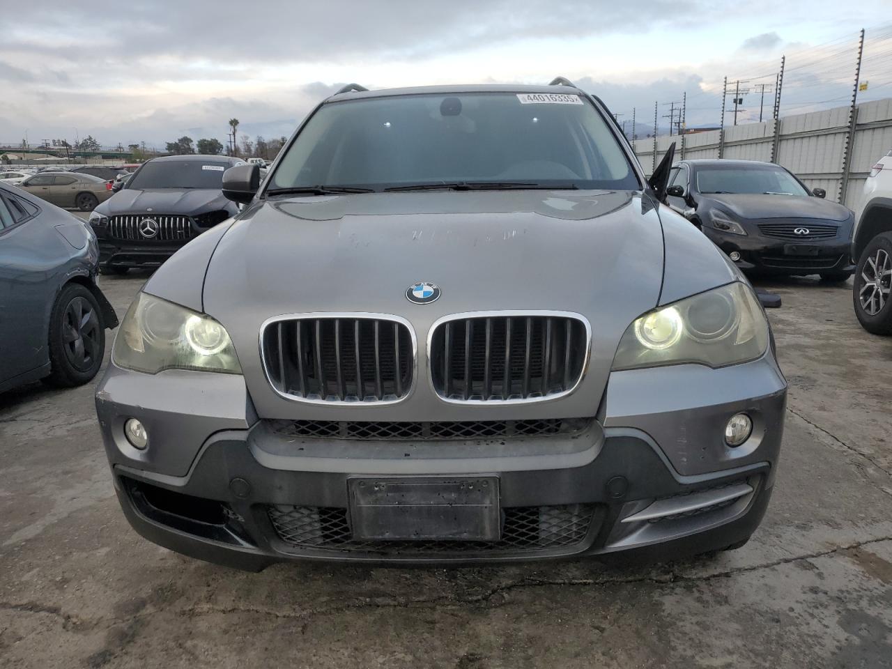 2009 BMW X5 VIN 5UXFE43509L272357 Copart auction photo, side / front end damage thumbnail 5