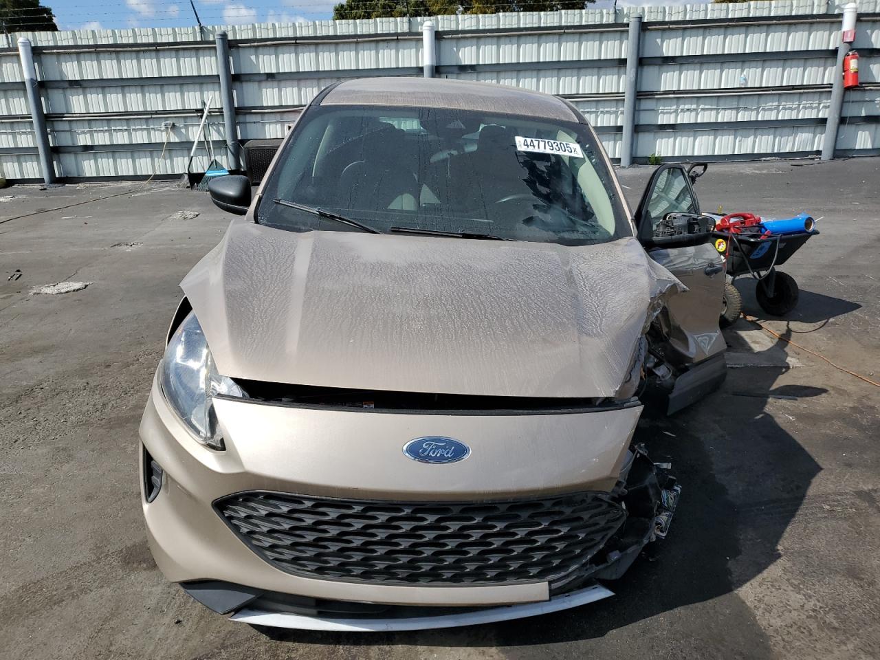 2020 Ford Escape VIN 1FMCU0F66LUA24552 Copart auction photo, front end / side damage thumbnail 5