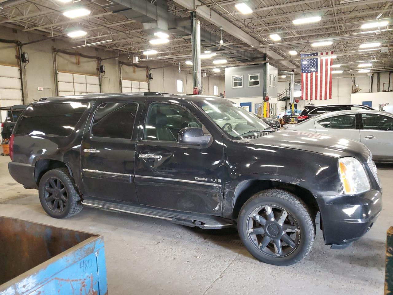 2008 GMC Yukon VIN 1GKFK66868J220290 Copart auction photo, side / rear end damage thumbnail 4