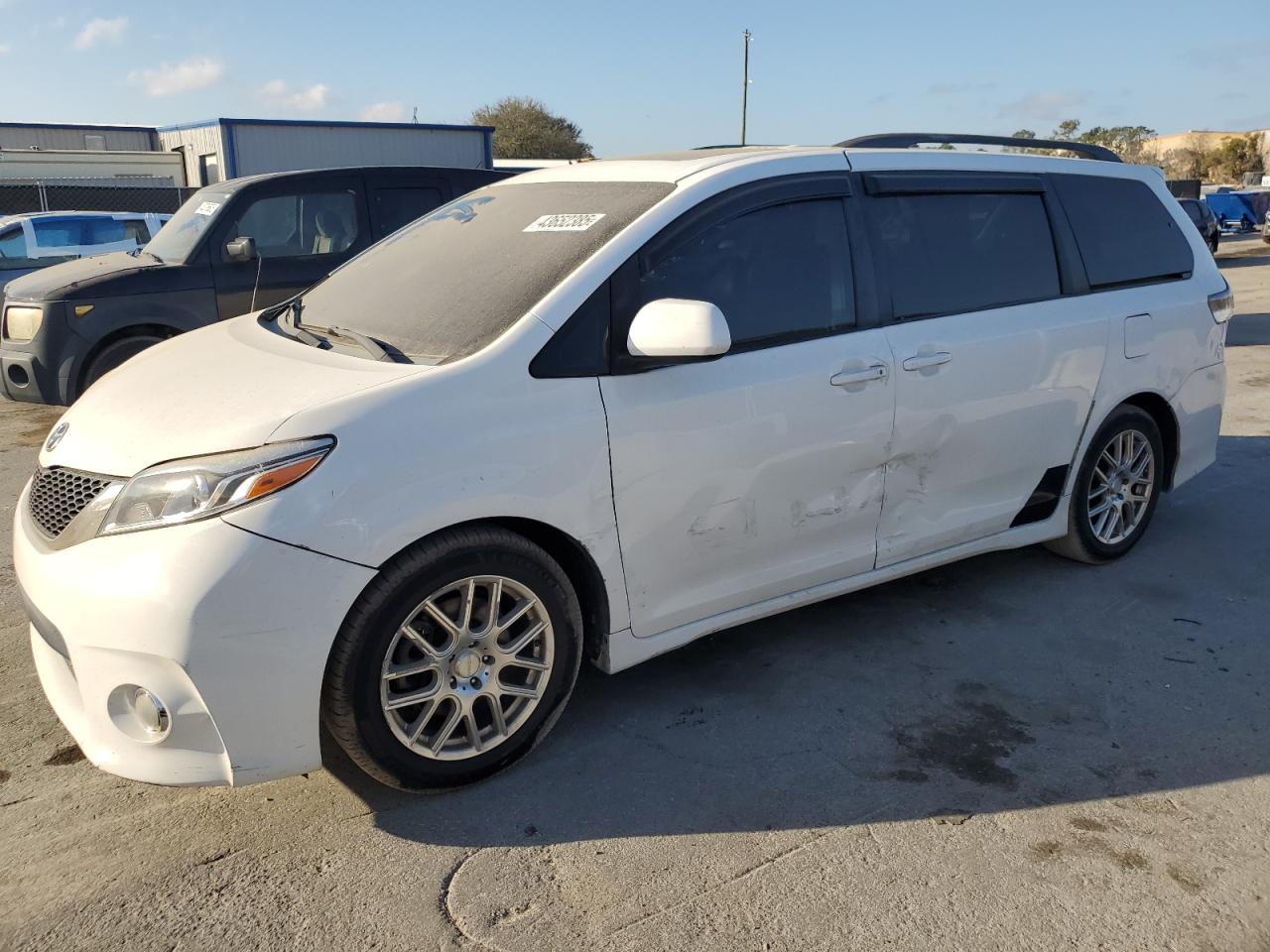 2011 Toyota Sienna VIN 5TDXK3DC8BS166815