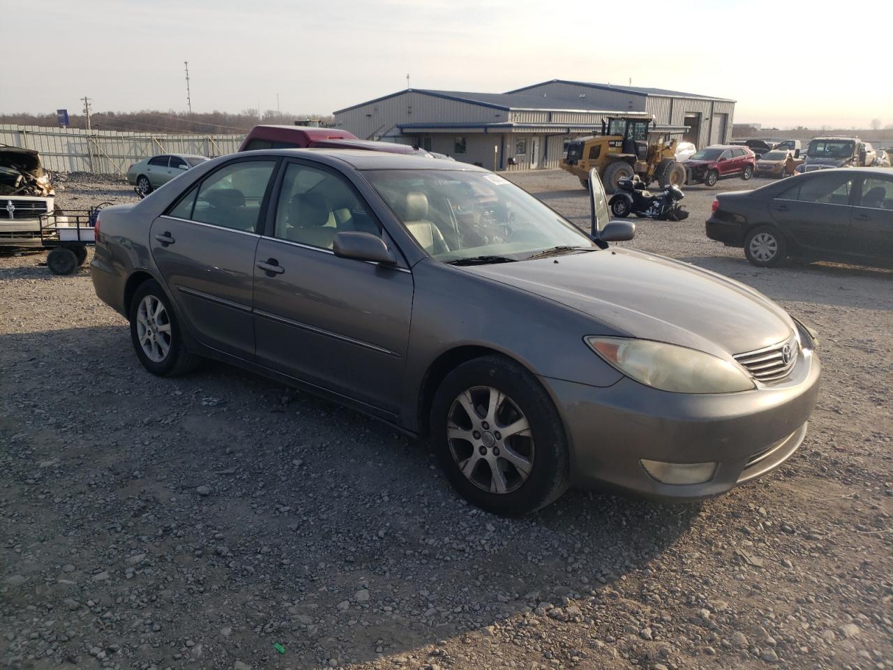 2005 Toyota Camry VIN 4T1BF30K95U617581 Copart auction photo, front end damage thumbnail 4