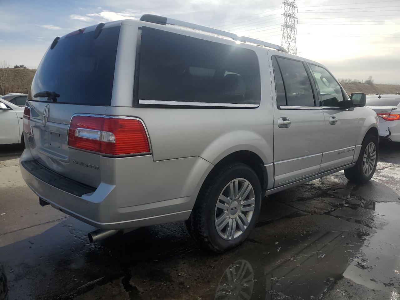 2010 Lincoln Navigator VIN 5LMJJ3J5XAEJ00018 Copart auction photo, rear end damage thumbnail 3