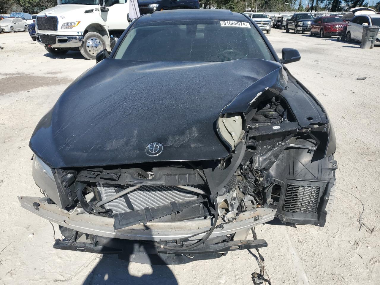 2015 BMW 7er VIN WBAYF4C50FD874041 Copart auction photo, front end damage thumbnail 13