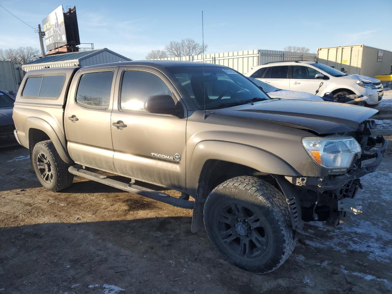 2015 Toyota Tacoma VIN 5TFJU4GN1FX074237 Copart auction photo, front end / mechanical damage thumbnail 4