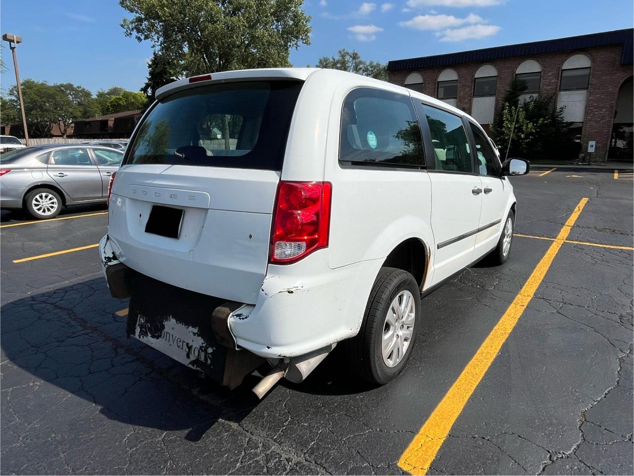 2014 Dodge Caravan VIN 2C4RDGBG0ER224039 Copart auction photo, minor dent/scratches / normal wear damage thumbnail 4