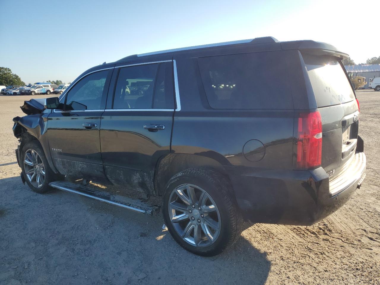 2018 Chevrolet Tahoe VIN 1GNSKCKC3JR166402 Copart auction photo, front end / side damage thumbnail 2