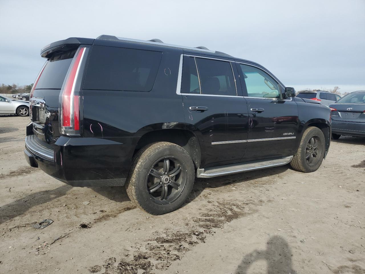 2015 GMC Yukon VIN 1GKS1CKJ1FR303049 Copart auction photo, front end / minor dent/scratches damage thumbnail 3