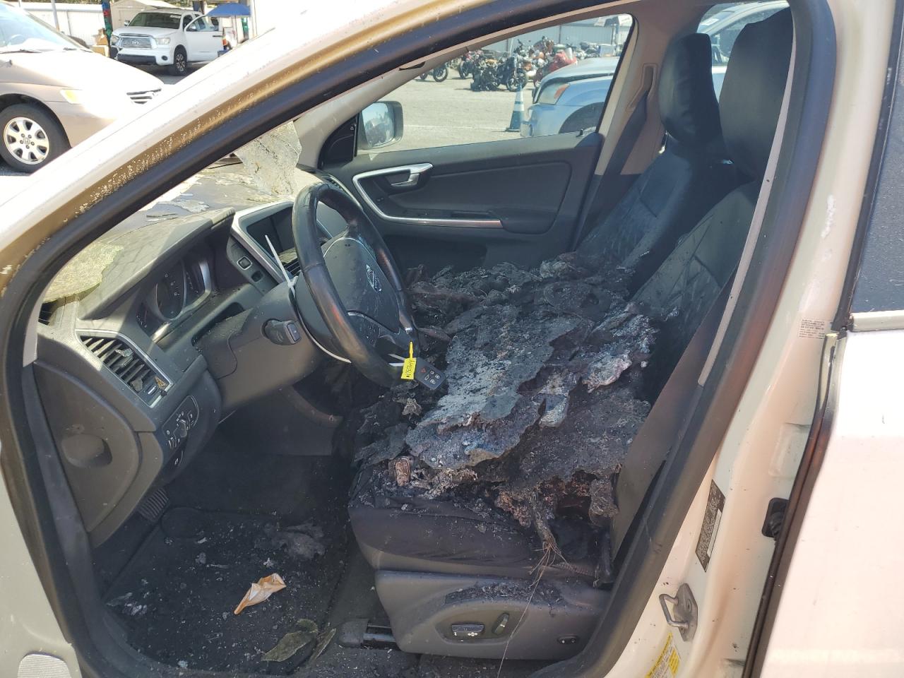 2016 Volvo XC60 VIN YV440MDJ2G2850042 Copart auction photo, burn - engine damage thumbnail 7