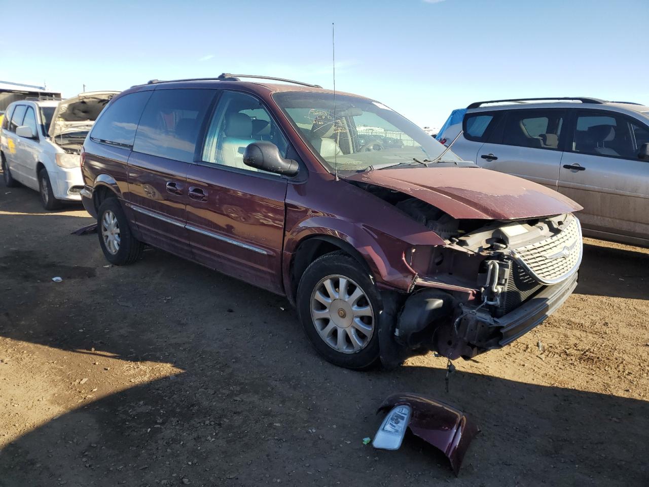 2001 Chrysler Town & Country VIN 2C4GP54L81R147203 Copart auction photo, front end damage thumbnail 4
