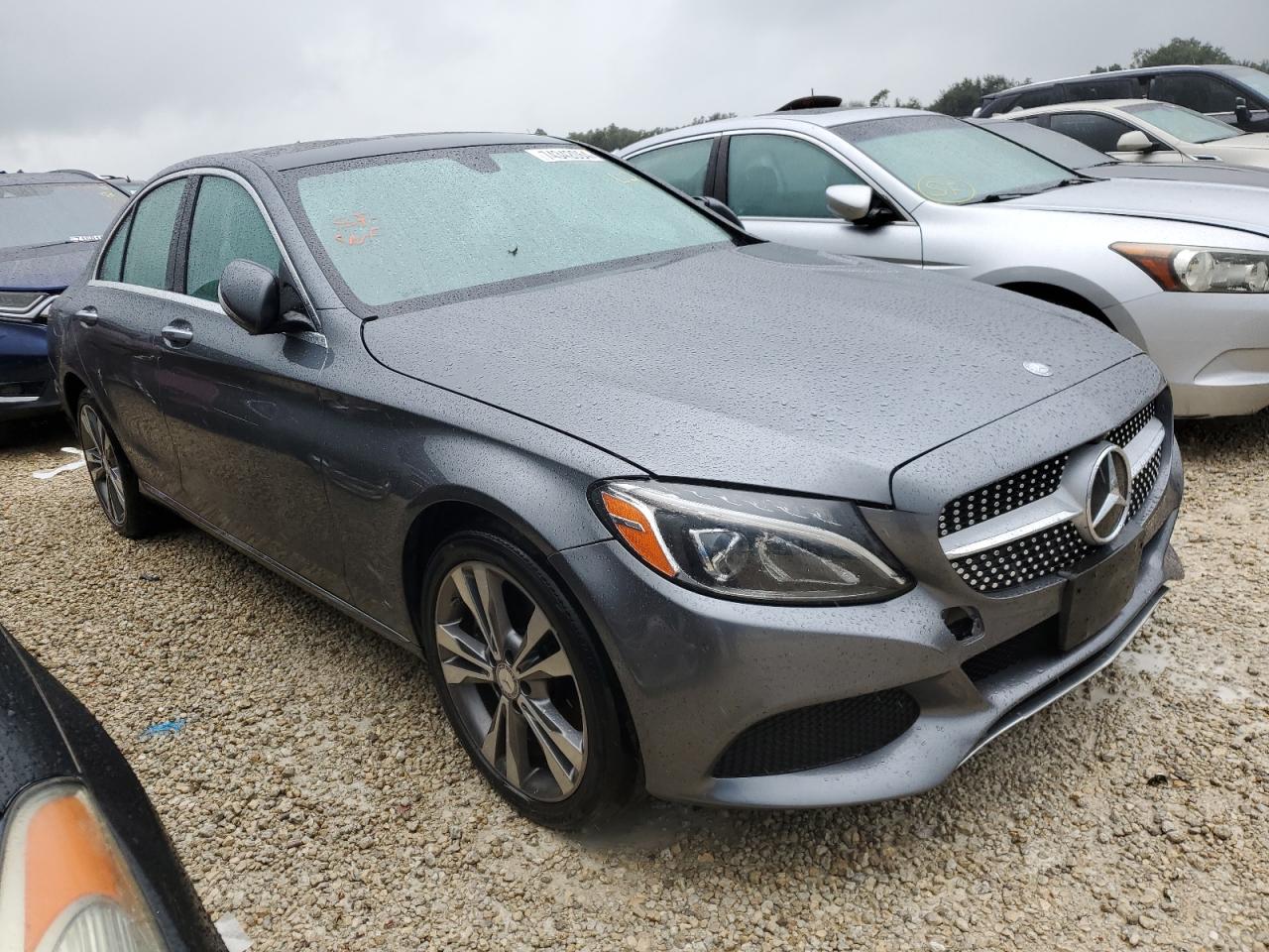 2017 Mercedes-Benz C-klasse VIN 55SWF4KBXHU182185 Copart auction photo, water/flood damage thumbnail 4