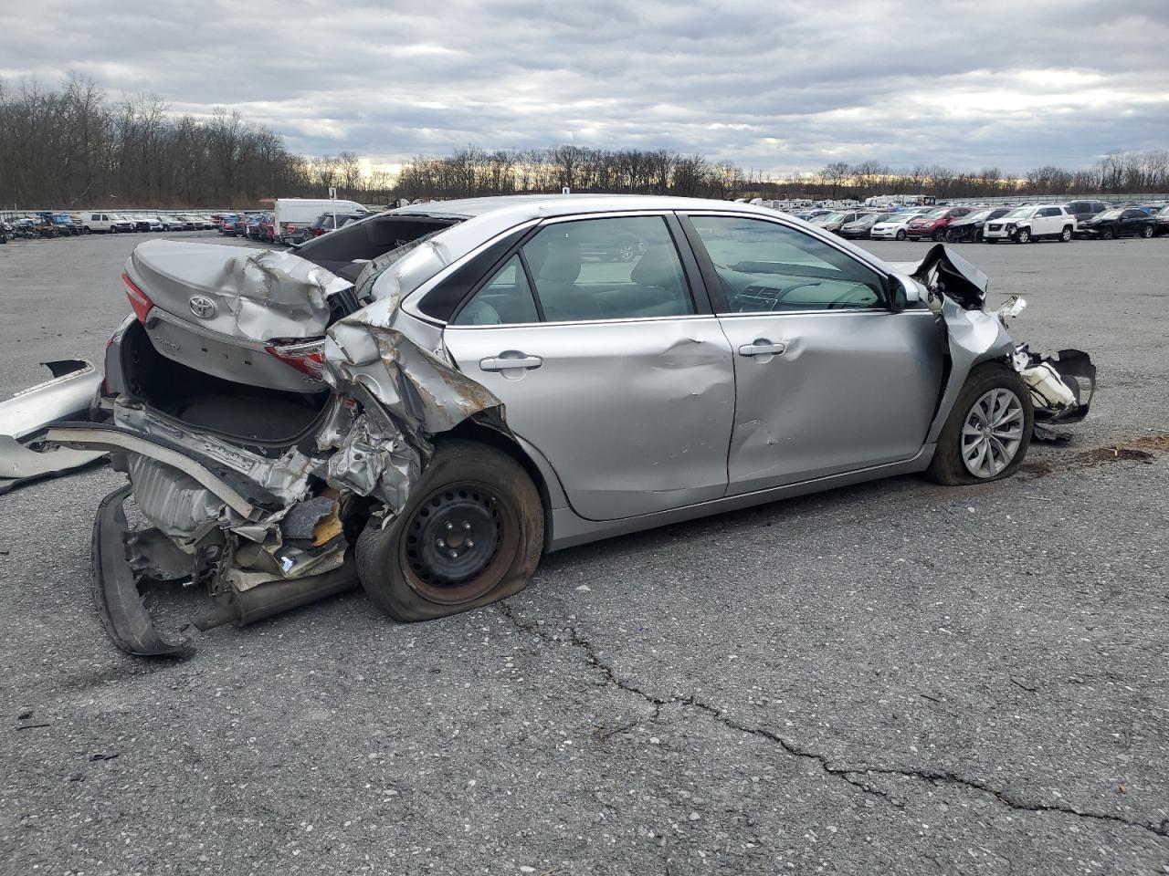 2015 Toyota Camry VIN 4T4BF1FK3FR462934 Copart auction photo, all over damage thumbnail 3