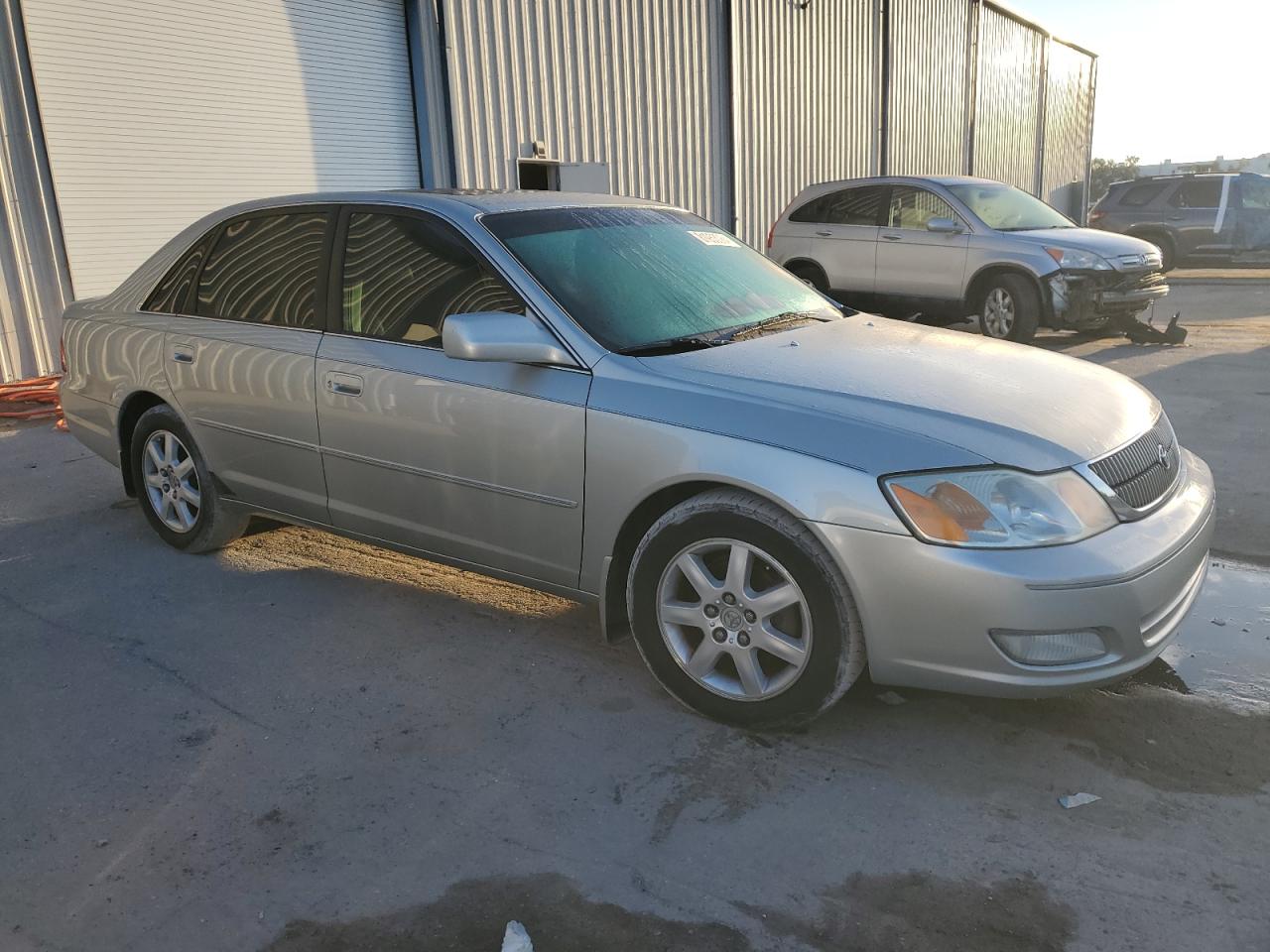 2002 Toyota Avalon VIN 4T1BF28B52U205670 Copart auction photo, front end / side damage thumbnail 4