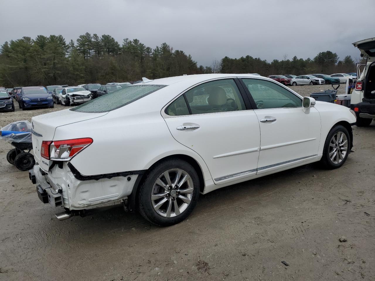 2011 Lexus ES VIN JTHBK1EG5B2443586 Copart auction photo, front end / rear end damage thumbnail 3