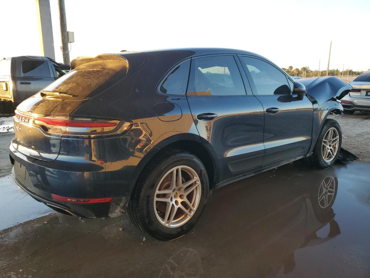 2020 Porsche Macan VIN WP1AA2A53LLB10775 Copart auction photo, front end / minor dent/scratches damage thumbnail 3