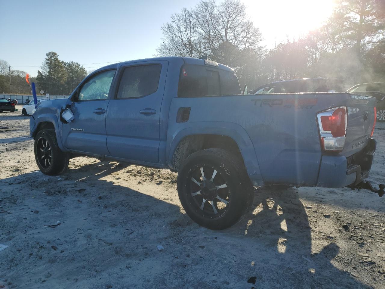 2019 Toyota Tacoma VIN 5TFCZ5AN9KX197223 Copart auction photo, front end damage thumbnail 2