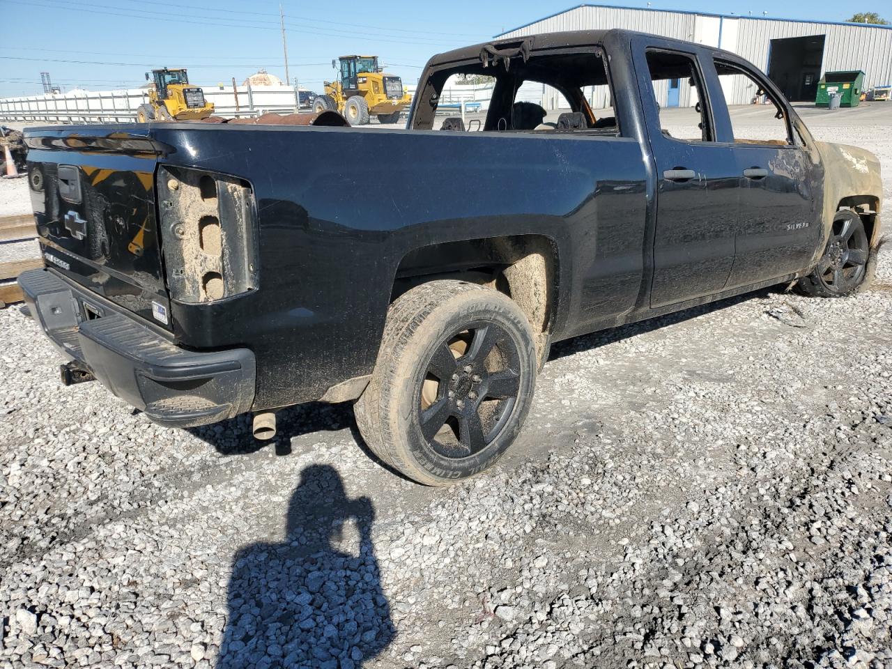 2016 Chevrolet Silverado VIN 1GCRCNEH7GZ359832 Copart auction photo, burn damage thumbnail 3