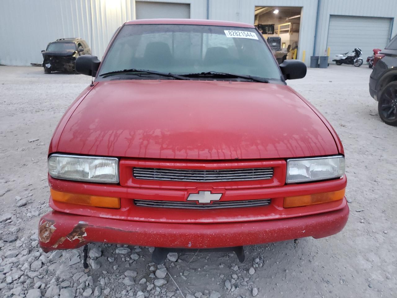 2001 Chevrolet S-10 Pickup VIN 1GCCS19W918181171 Copart auction photo, front end / top/roof damage thumbnail 5