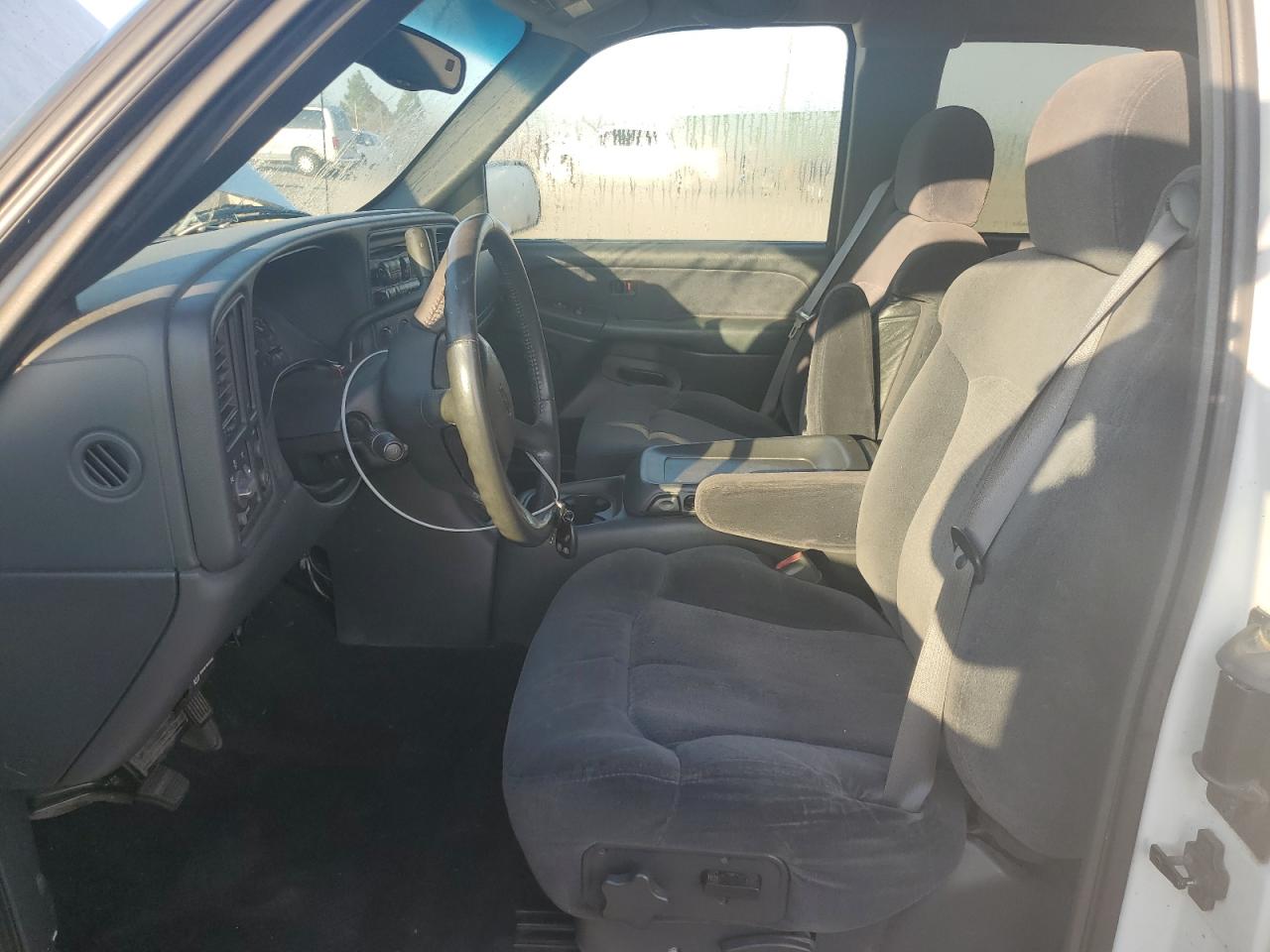 2001 Chevrolet Silverado VIN 2GCEC19T811122465 Copart auction photo, all over damage thumbnail 7