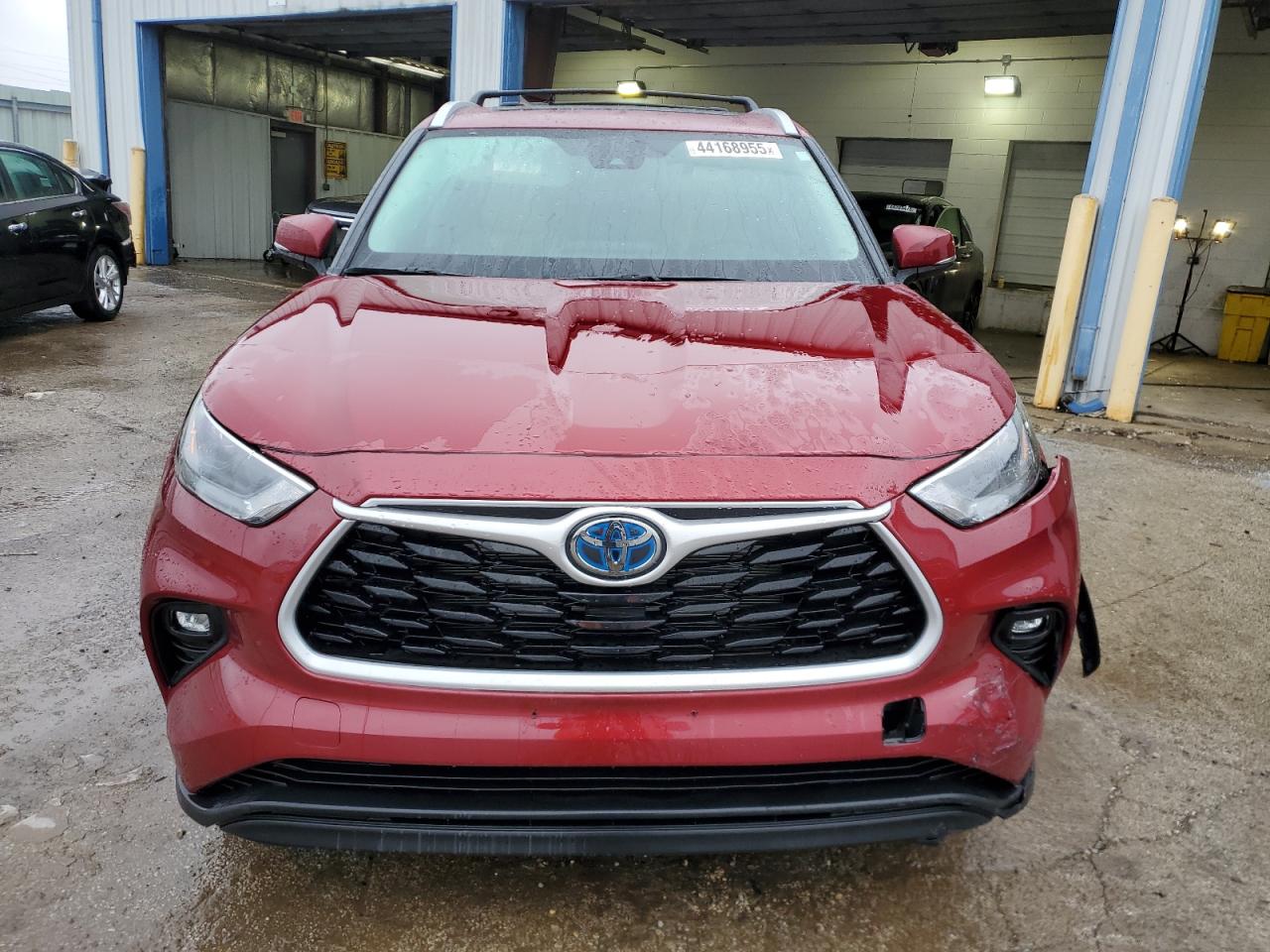 2024 Toyota Highlander VIN 5TDKBRCH8RS141353 Copart auction photo, all over / side damage thumbnail 5