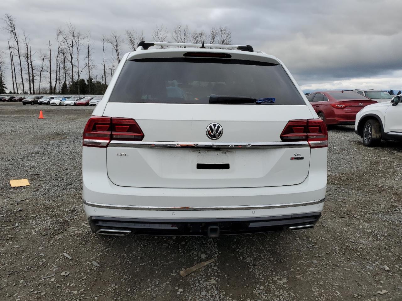 2018 Volkswagen Atlas VIN 1V2RR2CA4JC529883 Copart auction photo, front end / side damage thumbnail 6