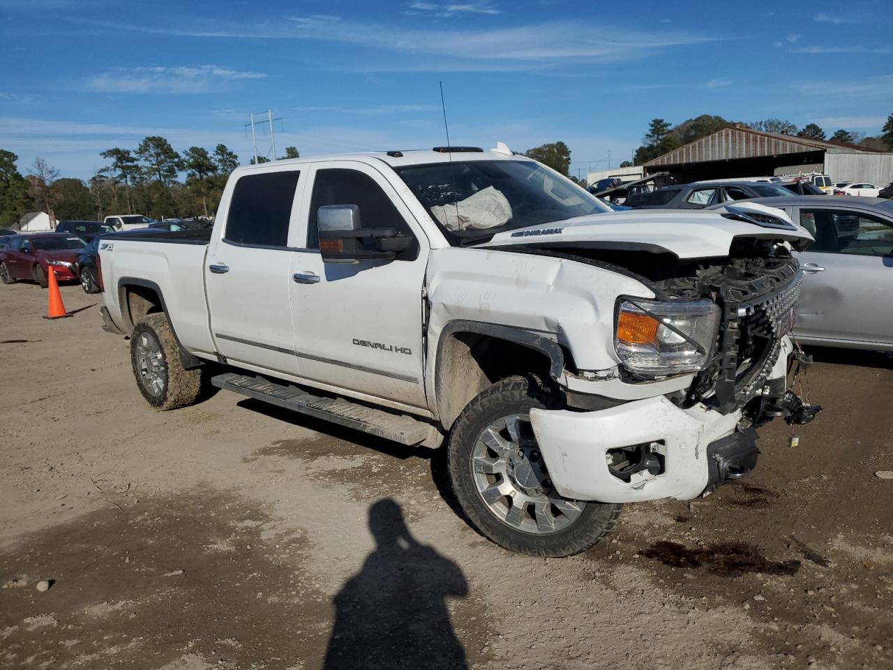 2017 GMC Sierra VIN 1GT12UEY9HF196324 Copart auction photo, front end / side damage thumbnail 4