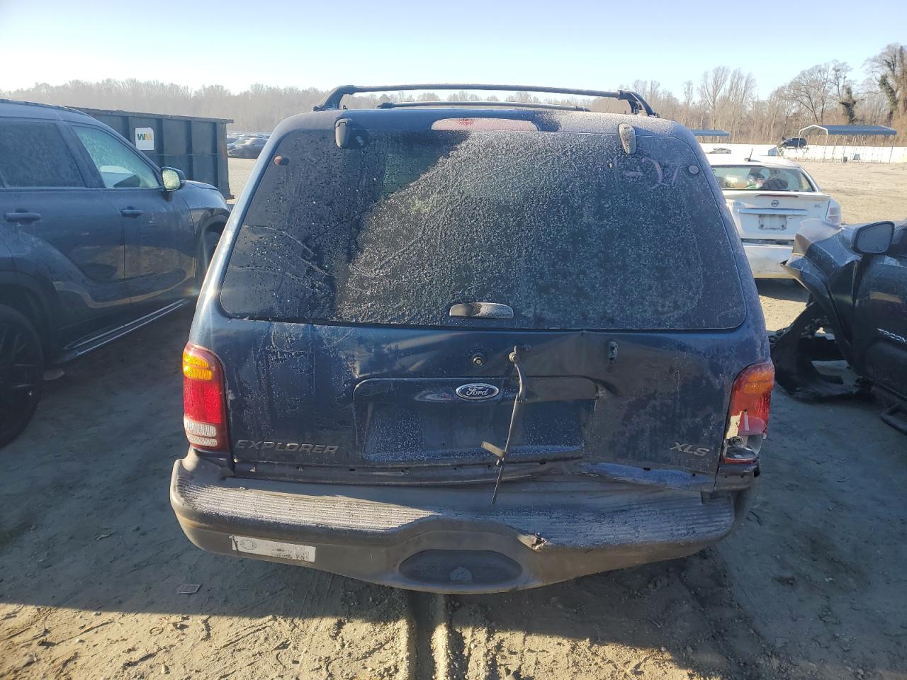 2000 Ford Explorer VIN 1FMZU62X5YUB29943 Copart auction photo, front end / rear end damage thumbnail 6