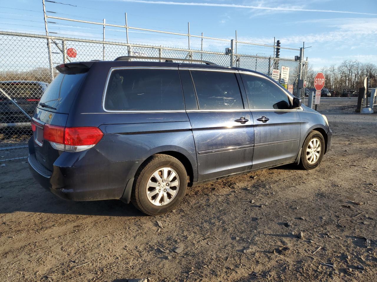 2008 Honda Odyssey VIN 5FNRL387X8B086268 Copart auction photo, front end / minor dent/scratches damage thumbnail 3