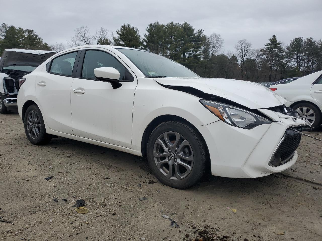 2020 Toyota Yaris VIN 3MYDLBYV8LY717052 Copart auction photo, front end / minor dent/scratches damage thumbnail 4