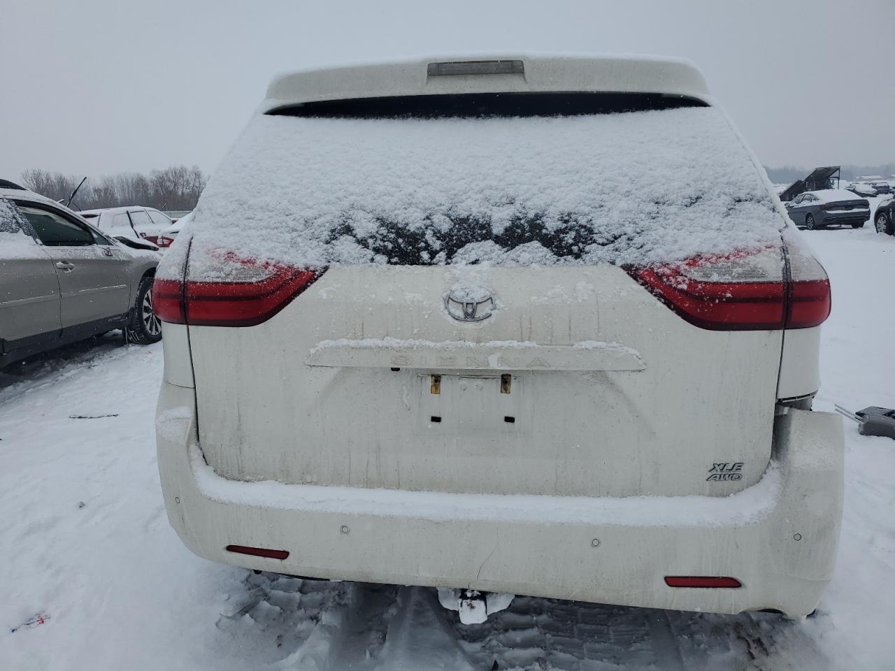 2018 Toyota Sienna VIN 5TDDZ3DC8JS206419 Copart auction photo, all over damage thumbnail 6