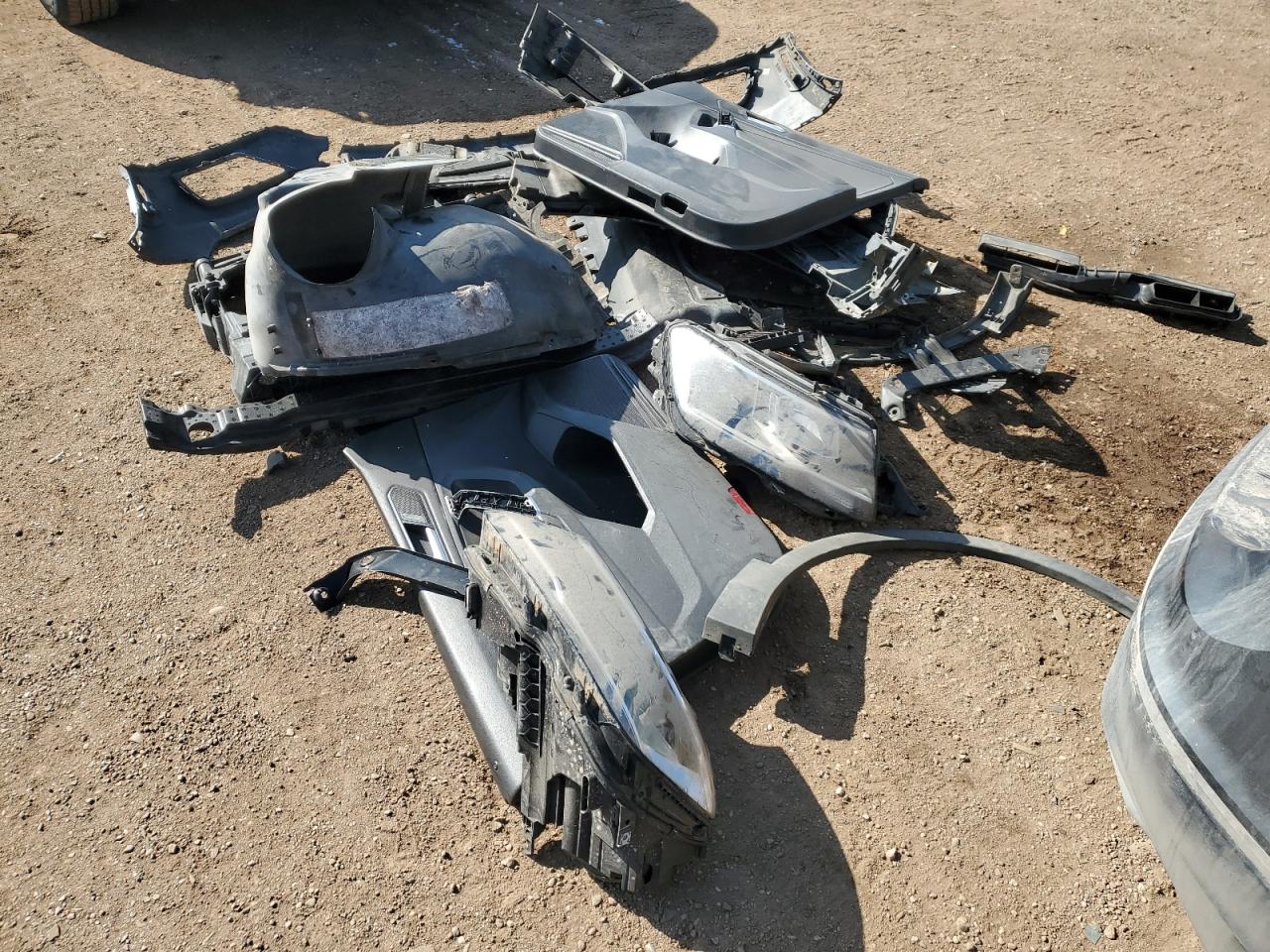 2018 Volkswagen Tiguan VIN 3VV2B7AX7JM093767 Copart auction photo, stripped damage thumbnail 13