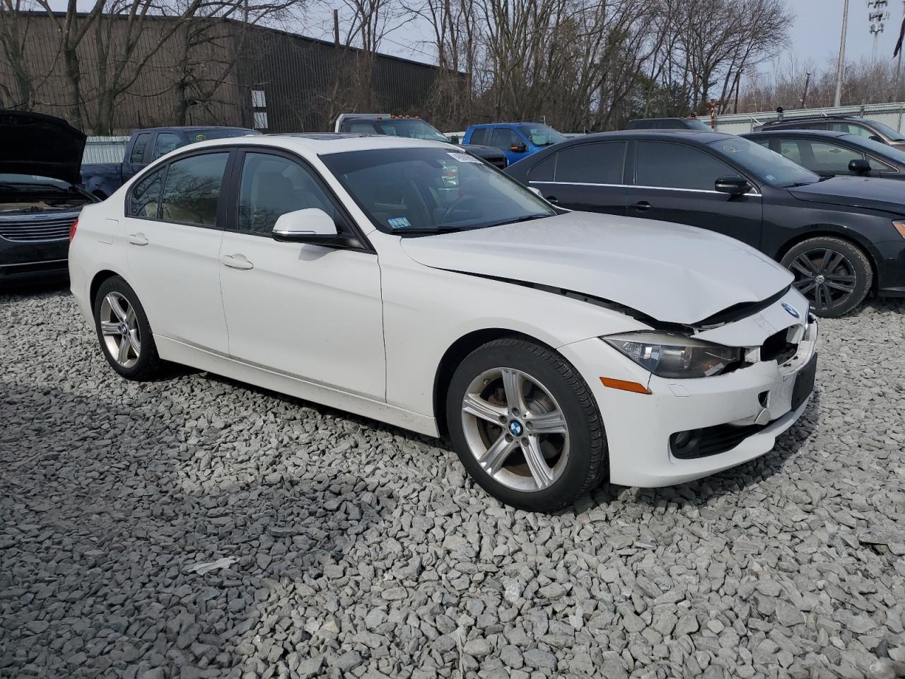 2013 BMW 3er VIN WBA3B3C50DF540755 Copart auction photo, front end damage thumbnail 4
