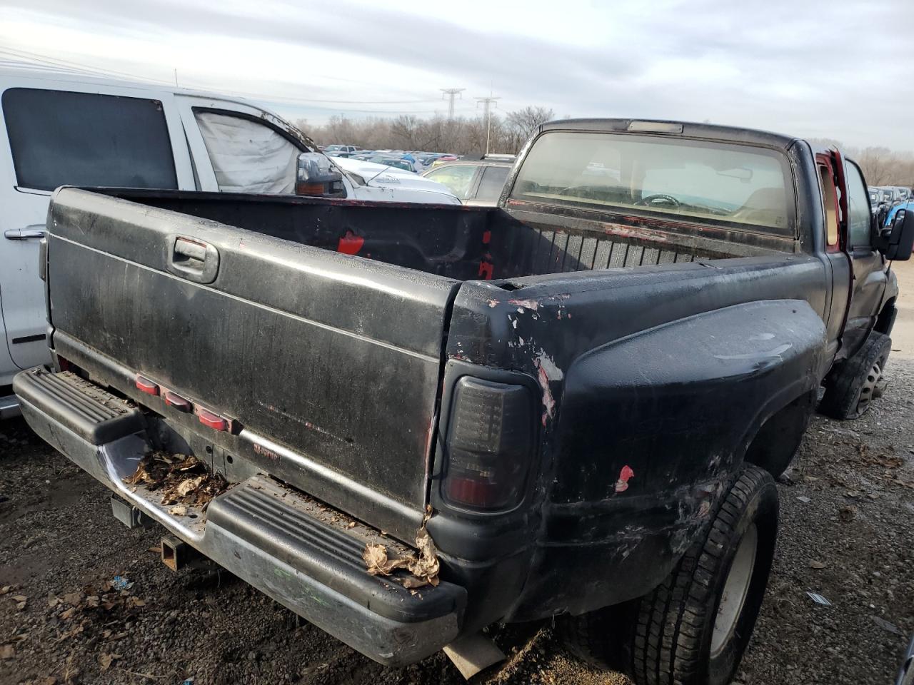 1998 Dodge RAM VIN 1B7MF3362WJ231356 Copart auction photo, side / front end damage thumbnail 3