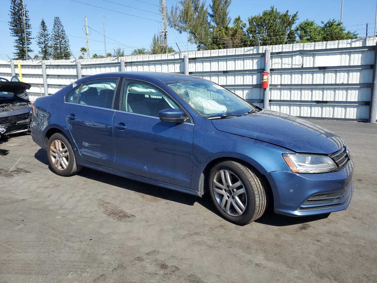 2017 Volkswagen Jetta VIN 3VW2B7AJ3HM249823 Copart auction photo, front end / side damage thumbnail 4