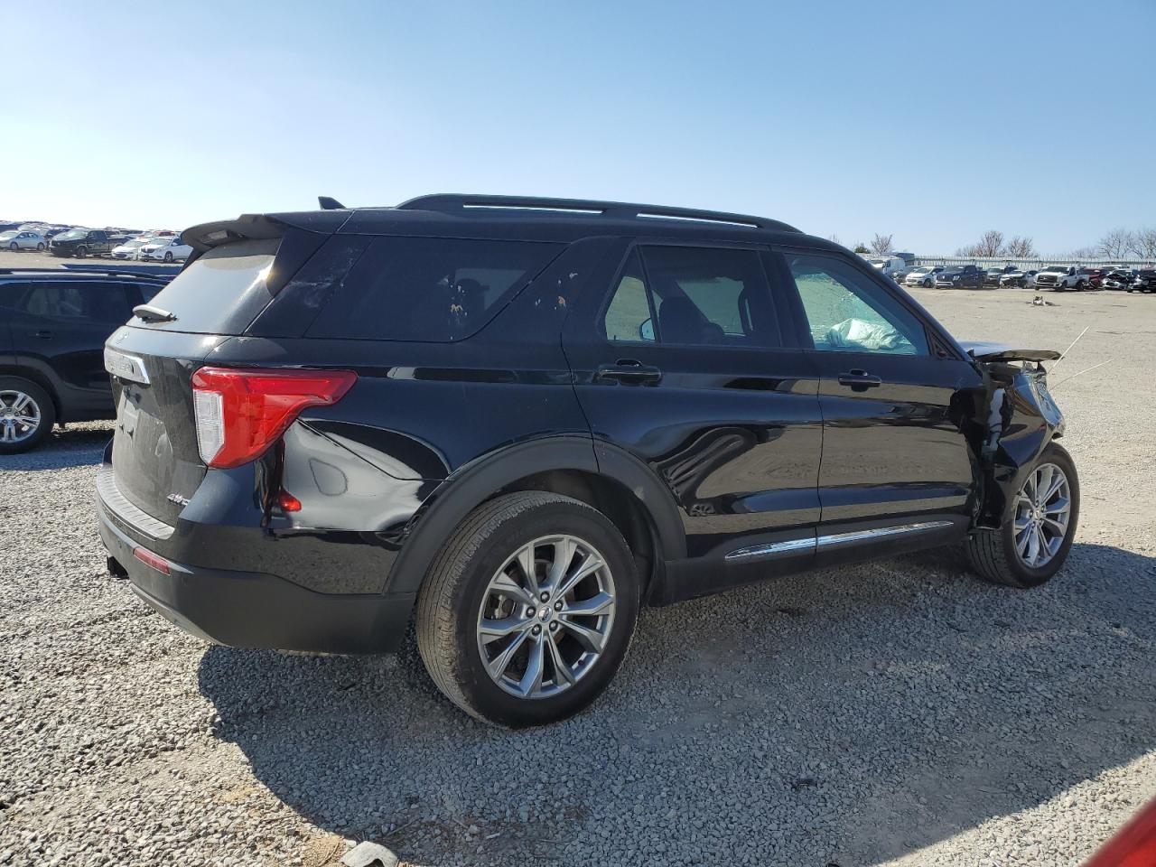 2023 Ford Explorer VIN 1FMSK8DH2PGA27683 Copart auction photo, front end / side damage thumbnail 3