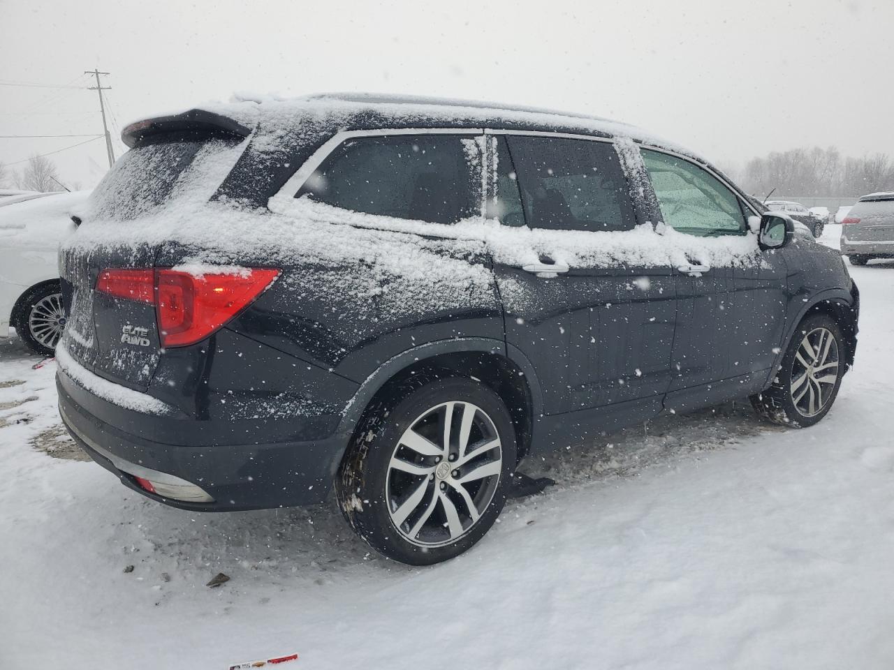 2017 Honda Pilot VIN 5FNYF6H03HB096065 Copart auction photo, front end damage thumbnail 3