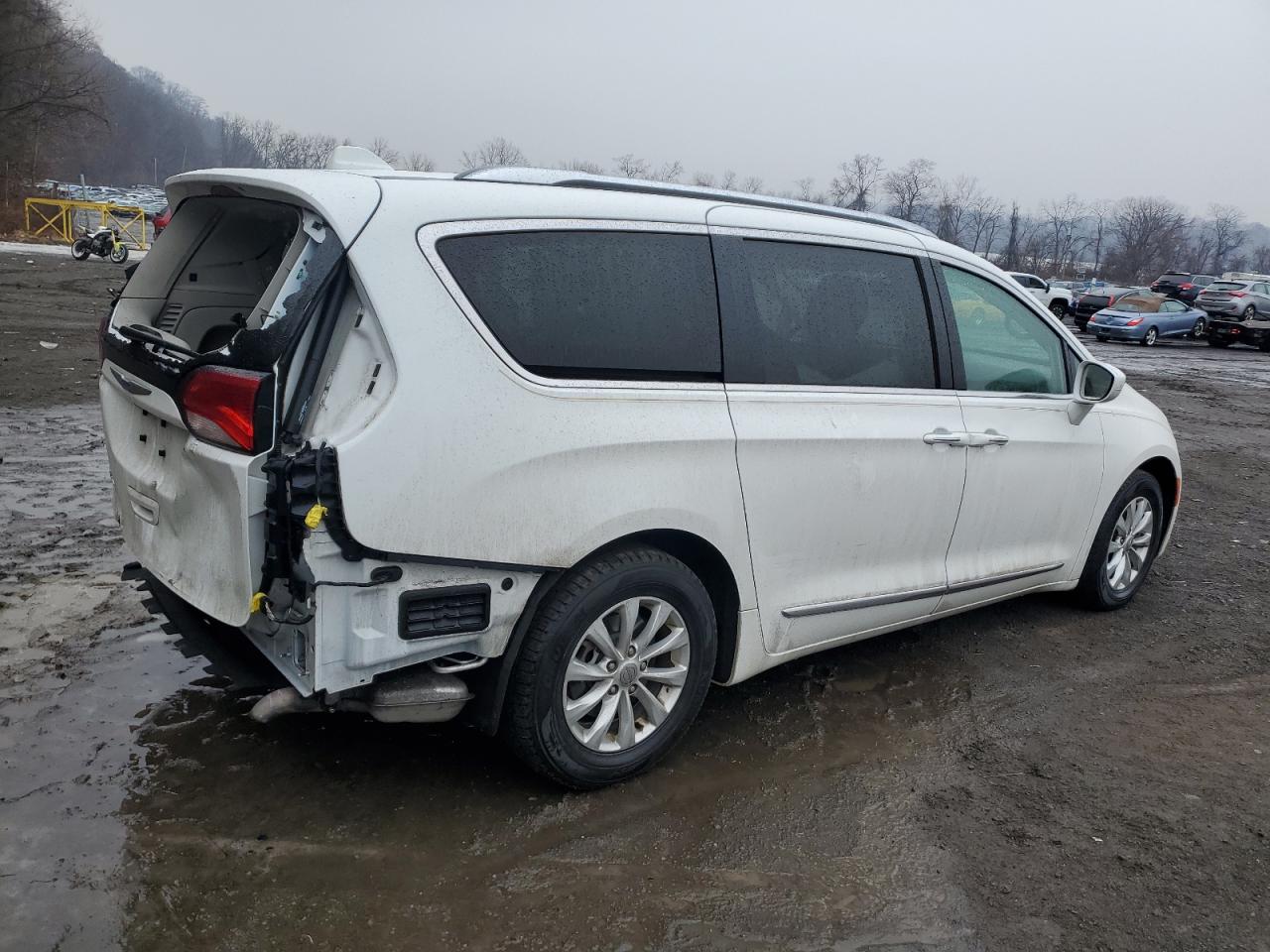 2018 Chrysler Pacifica VIN 2C4RC1BG7JR280294 Copart auction photo, rear end / minor dent/scratches damage thumbnail 3