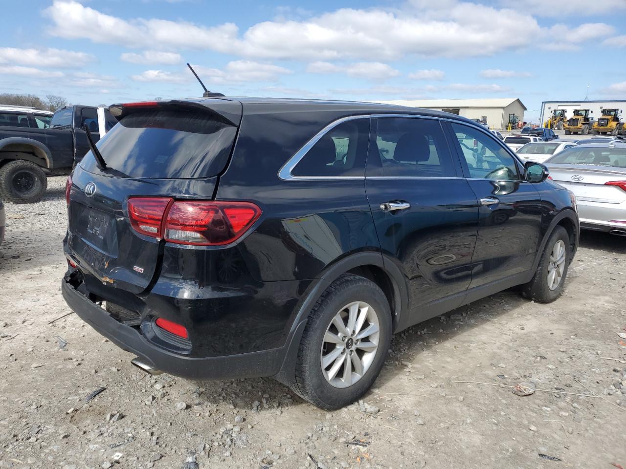 2019 KIA Sorento VIN 5XYPG4A33KG570355 Copart auction photo, front end / rear end damage thumbnail 3