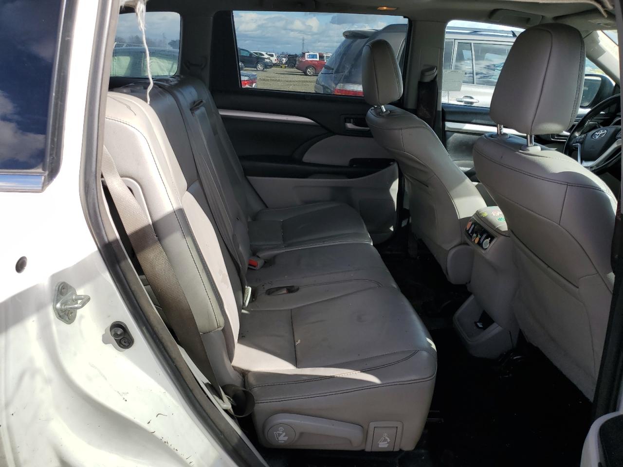 2016 Toyota Highlander VIN 5TDJKRFH8GS305415 Copart auction photo, rear end / front end damage thumbnail 11