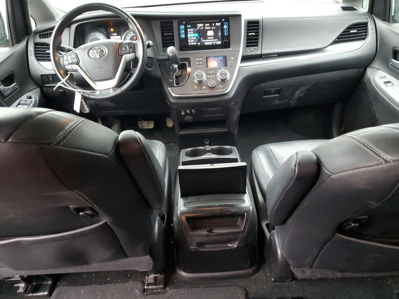 2015 Toyota Sienna VIN 5TDXK3DC0FS661614 Copart auction photo, rear end / minor dent/scratches damage thumbnail 8