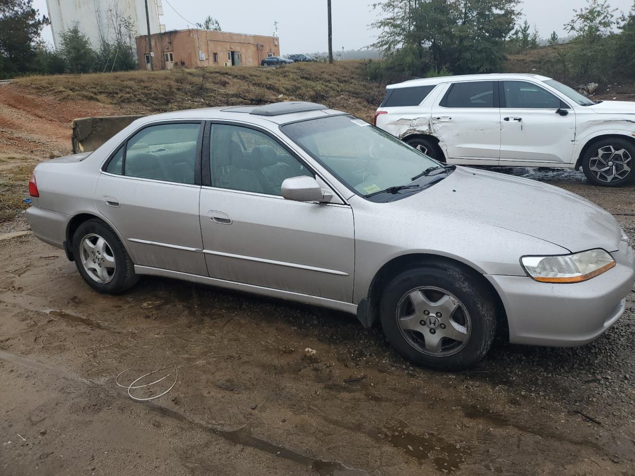 1999 Honda Accord VIN 1HGCG1656XA020230 Copart auction photo, side damage thumbnail 4