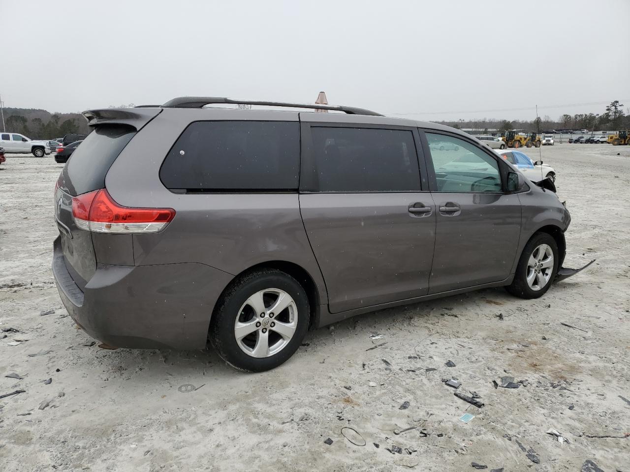 2011 Toyota Sienna VIN 5TDKK3DC4BS106816 Copart auction photo, front end damage thumbnail 3