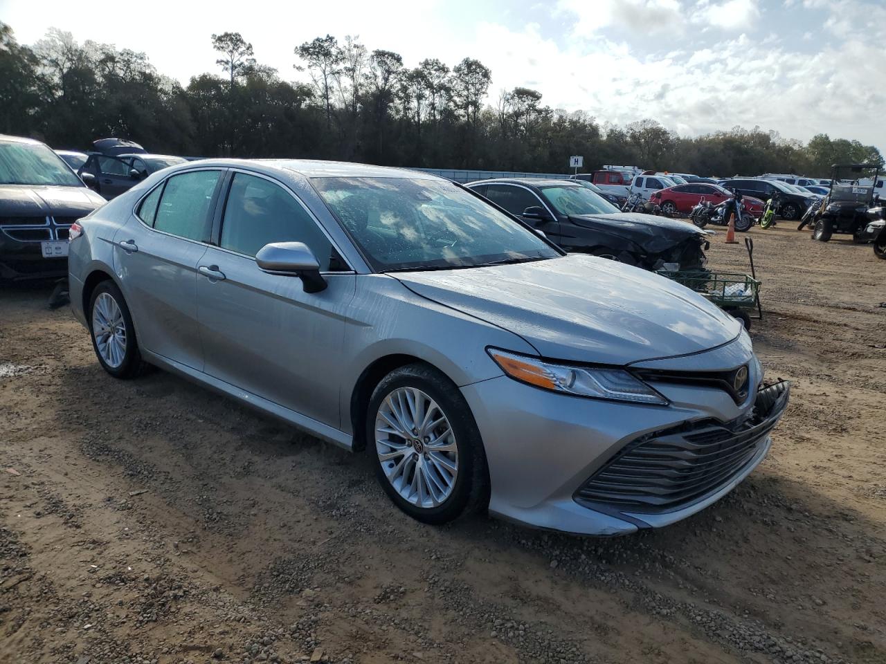 2020 Toyota Camry VIN 4T1F11AK2LU386832 Copart auction photo, front end damage thumbnail 4