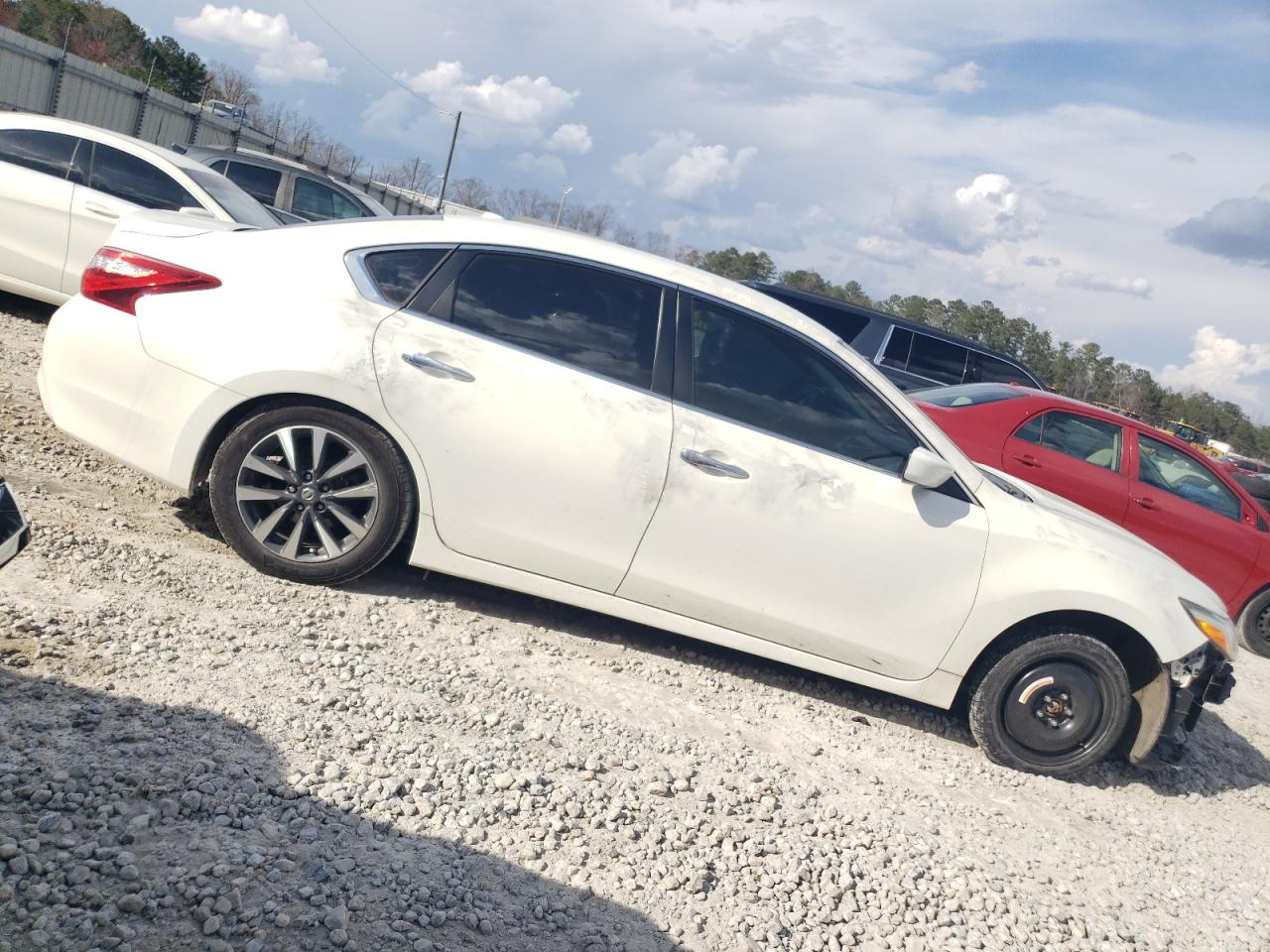 2017 Nissan Altima VIN 1N4AL3AP7HC219000 Copart auction photo, front end / minor dent/scratches damage thumbnail 3