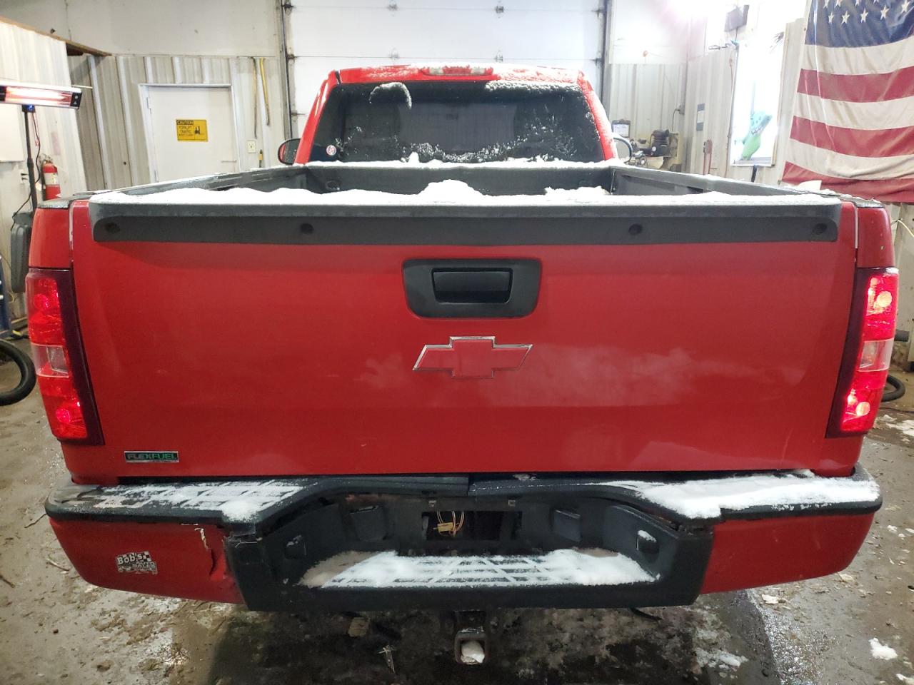 2007 Chevrolet Silverado VIN 1GCEK14077Z523764 Copart auction photo, side / minor dent/scratches damage thumbnail 6