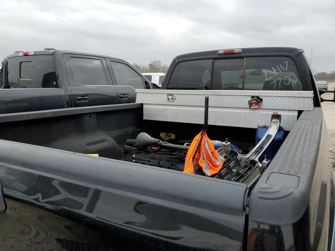 2005 Ford F350 VIN 1FTWW31P25EB95275 Copart auction photo, vandalism damage thumbnail 10