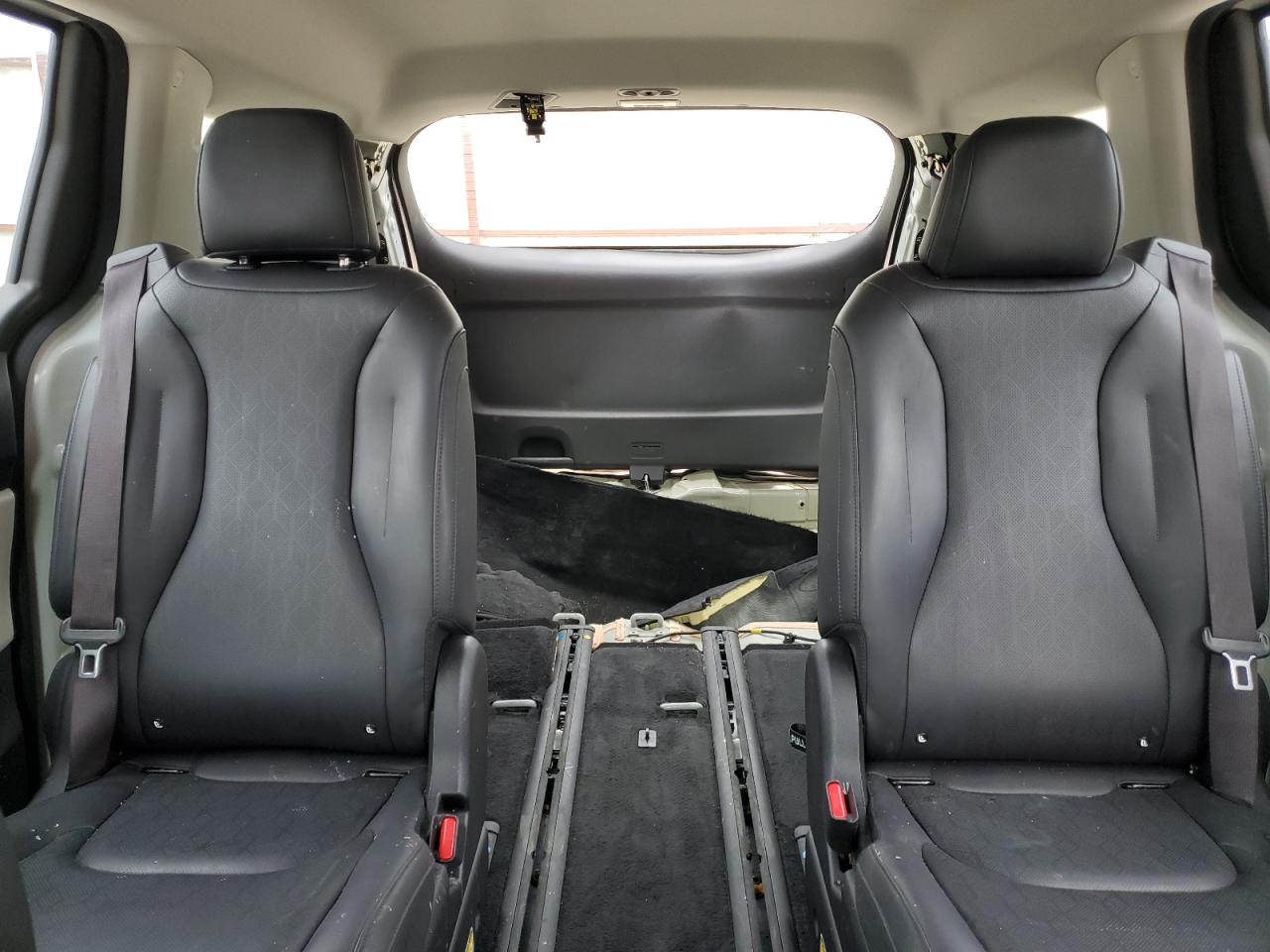 2023 KIA Carnival VIN KNDNB4H31P6288947 Copart auction photo, rear end / minor dent/scratches damage thumbnail 10