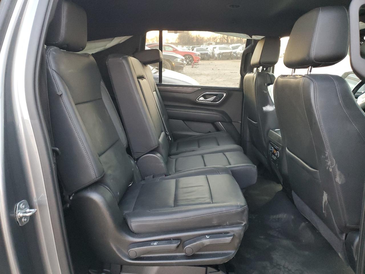 2021 Chevrolet Suburban VIN 1GNSCCKD2MR255257 Copart auction photo, side / front end damage thumbnail 11