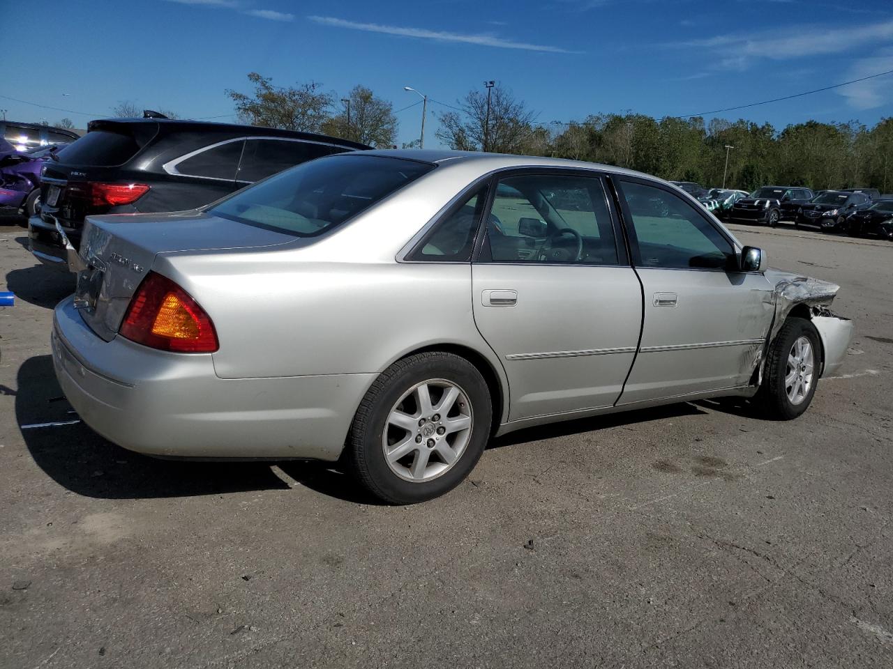 2002 Toyota Avalon VIN 4T1BF28B42U205126 Copart auction photo, front end / minor dent/scratches damage thumbnail 3