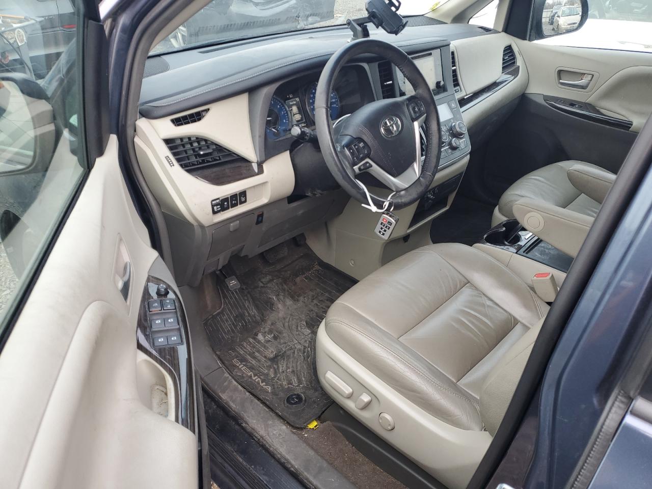2017 Toyota Sienna VIN 5TDYZ3DC9HS875195 Copart auction photo, rear end damage thumbnail 9
