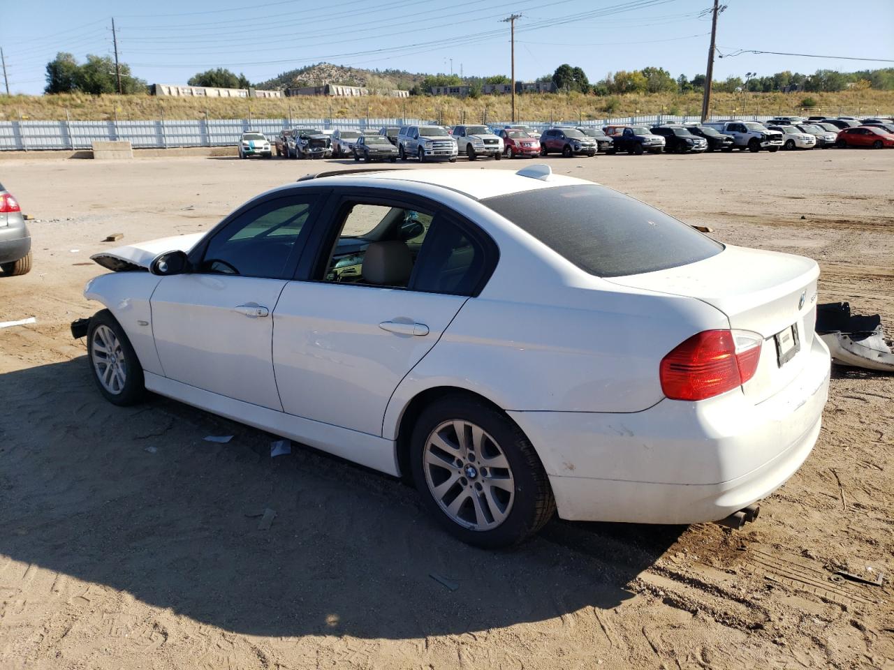 2007 BMW 3er VIN WBAVC73517KP31352 Copart auction photo, front end / rear end damage thumbnail 2